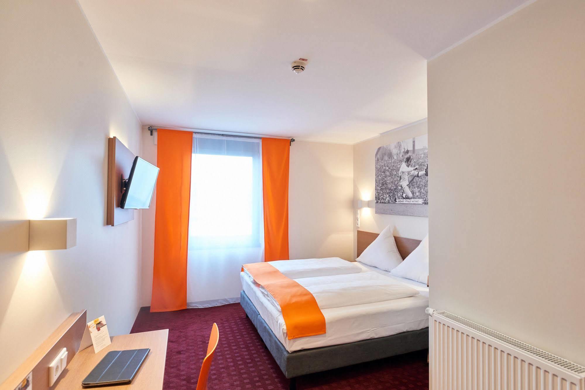 Mcdreams Hotel Moenchengladbach Екстериор снимка