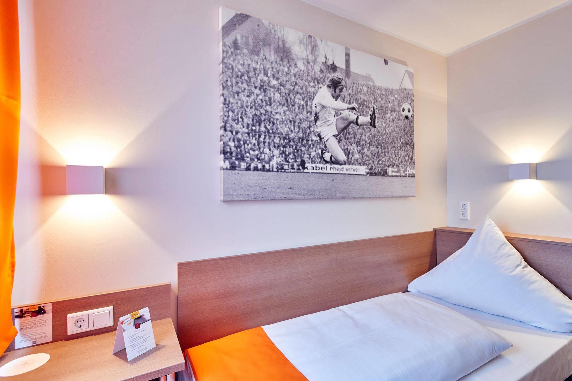 Mcdreams Hotel Moenchengladbach Екстериор снимка