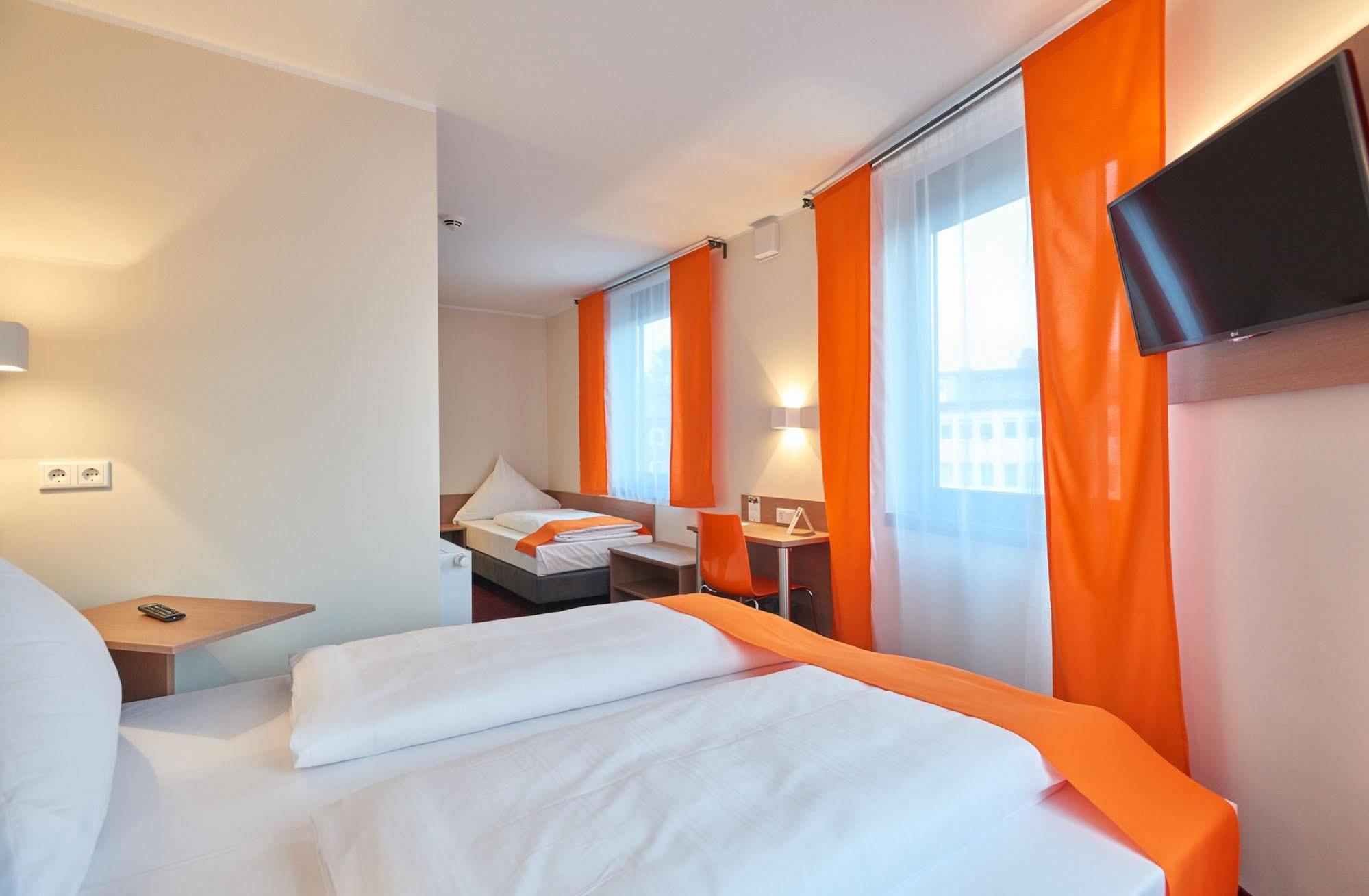 Mcdreams Hotel Moenchengladbach Екстериор снимка